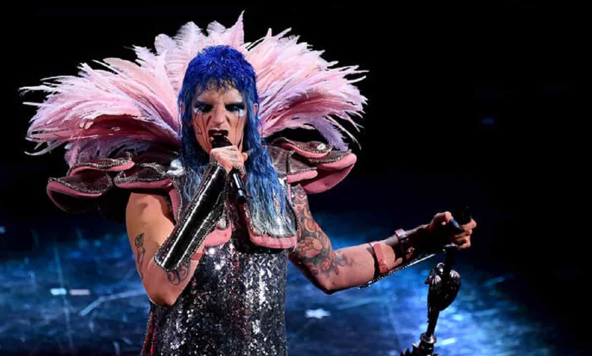 Festival di Sanremo, Achille Lauro: lacrime di sangue nella lettera del mondo all'umanità