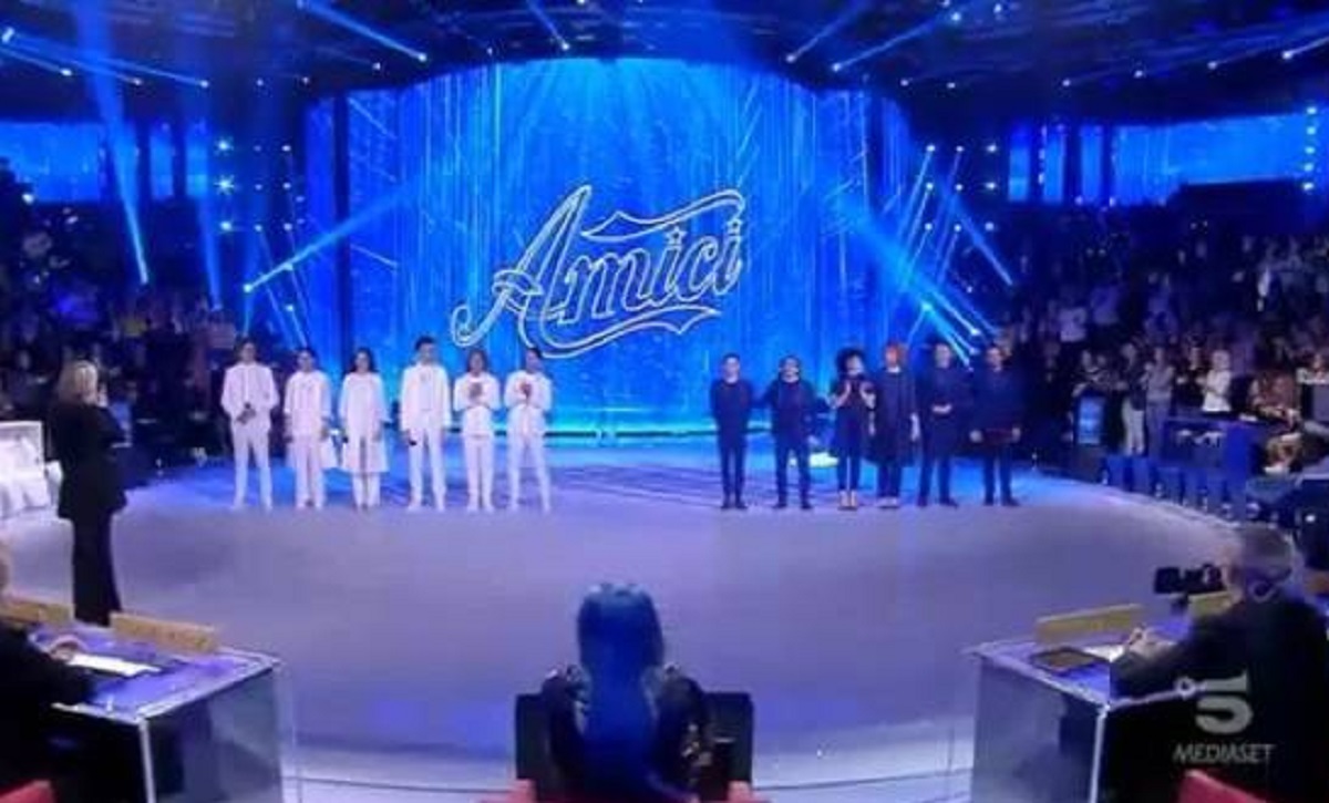 Amici 2021, le anticipazioni del serale del 20 marzo: le squadre, i concorrenti, i giudici e gli ospiti