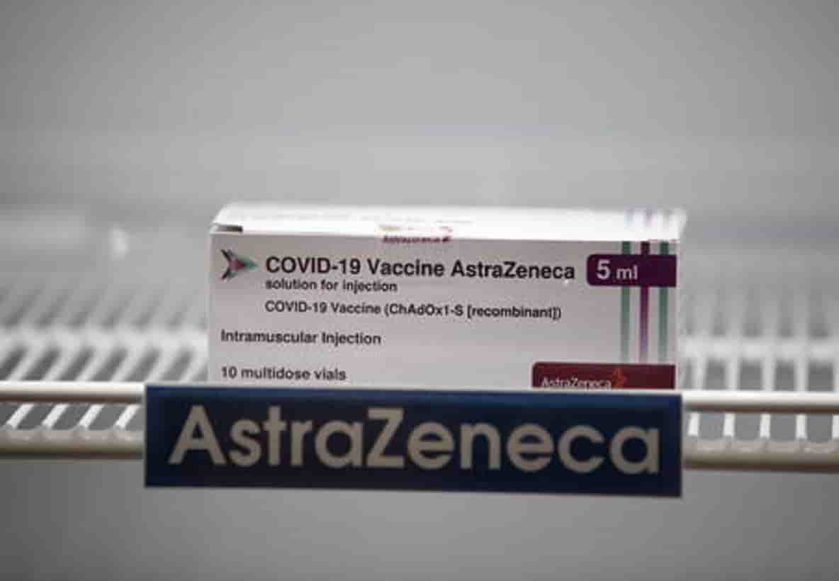 AstraZeneca, le morti dell'insegnante di Biella e del bidello di Afragola non sono legate al vaccino