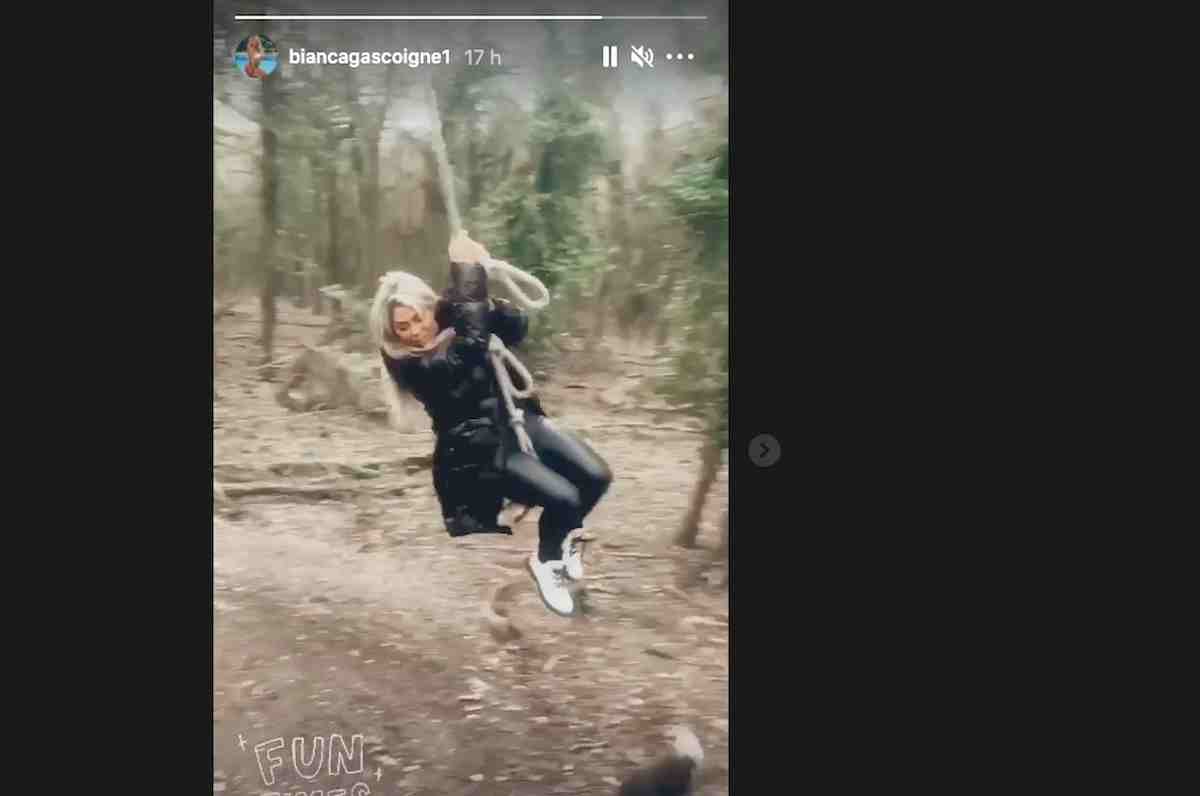 Bianca Gascoigne su una liana (FOTO INSTAGRAM), il suo in bocca al lupo al papà Paul l'Isola dei Famosi 2021