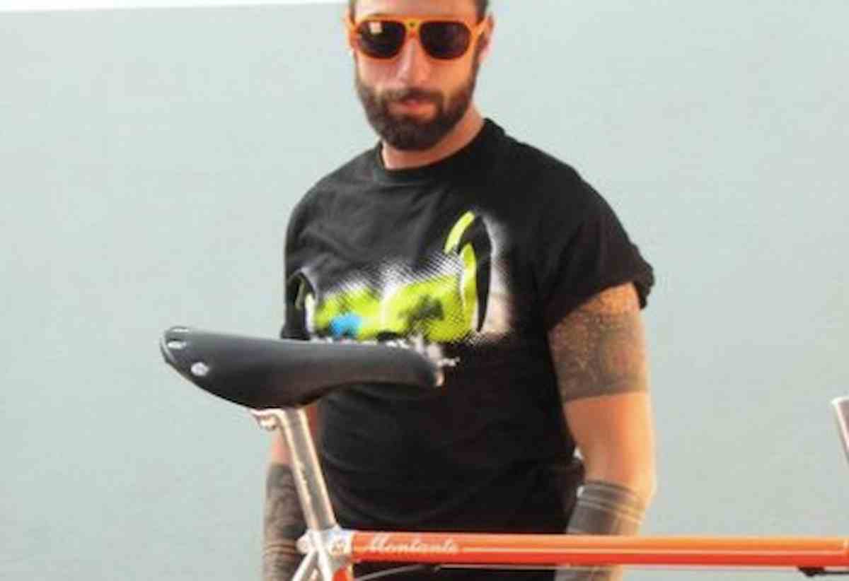 Brumotti e la troupe di Striscia la Notizia aggrediti da pusher nel Parco delle Cascine Firenze