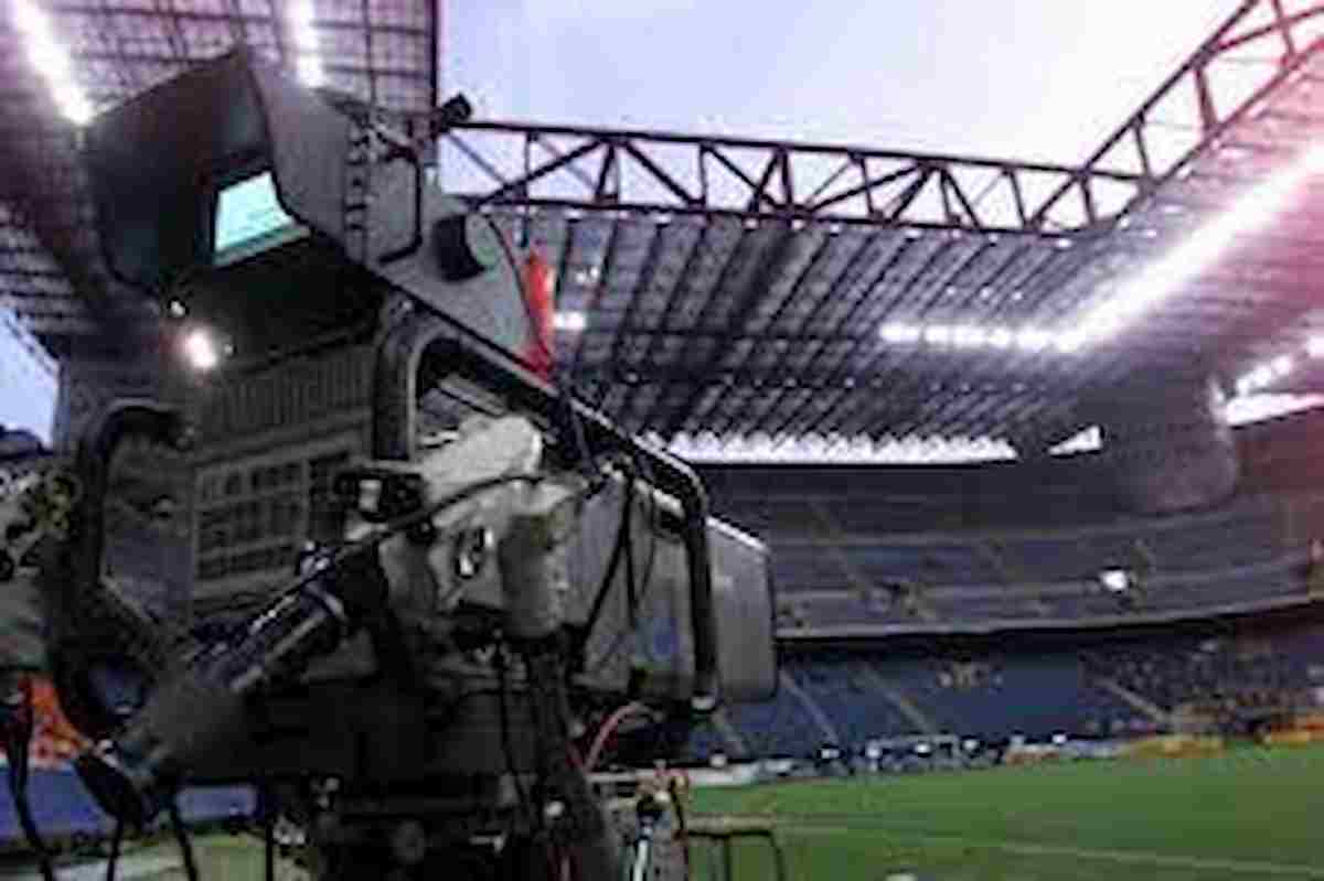 Serie A di calcio in tv, il futuro è lo streaming: Tim in squadra con Dazn, tutte le partite di campionato in unico pacchetto