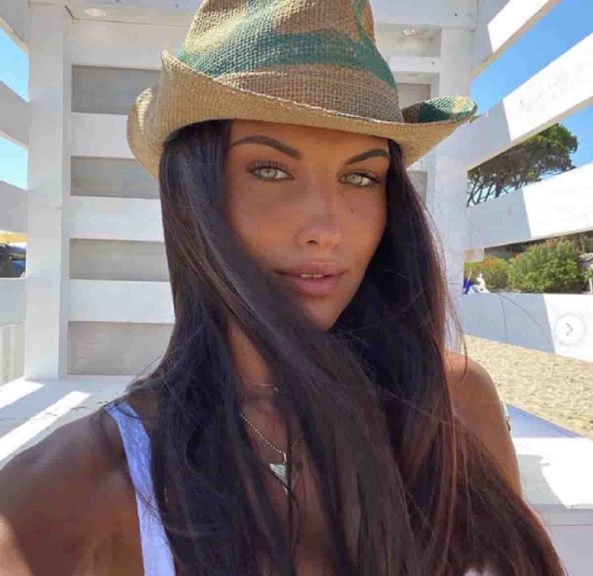 Carolina Stramare si ritira dall'Isola dei Famosi 2021