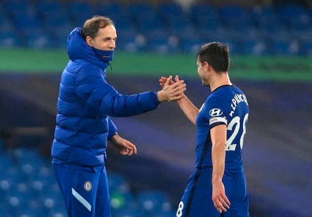 Chelsea scarpini nel microonde per renderli più caldi e morbidi