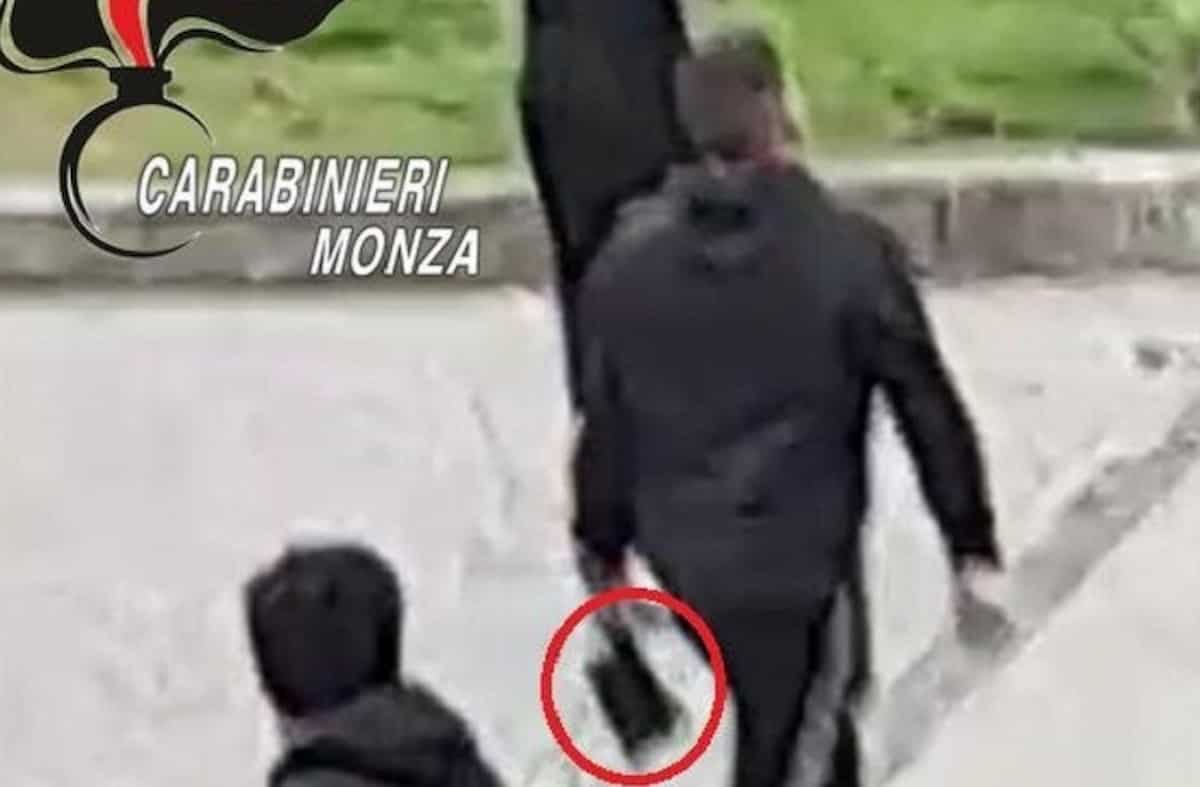 Desio, rissa col machete per una ragazza contesa VIDEO Baby gang rivali si erano sfidate su Instagram