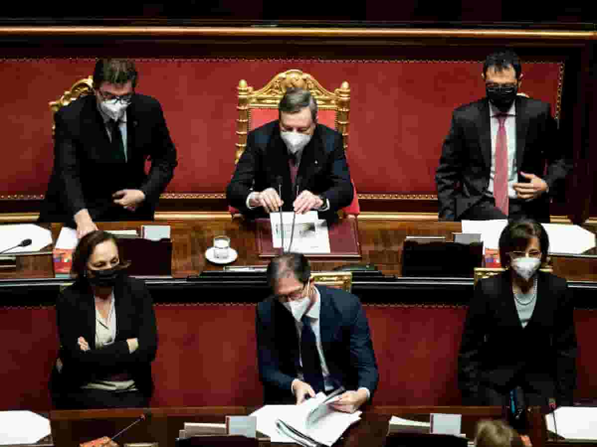 Tentazione perversa: riaprire scuole a settembre. Draghi aveva detto recupero, aveva detto...