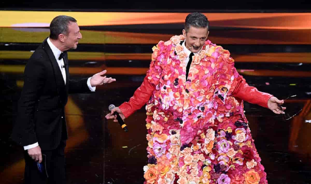 Festival di Sanremo, Fiorello e il discorso alle poltrone vuote: "Una poltrona senza cu..."