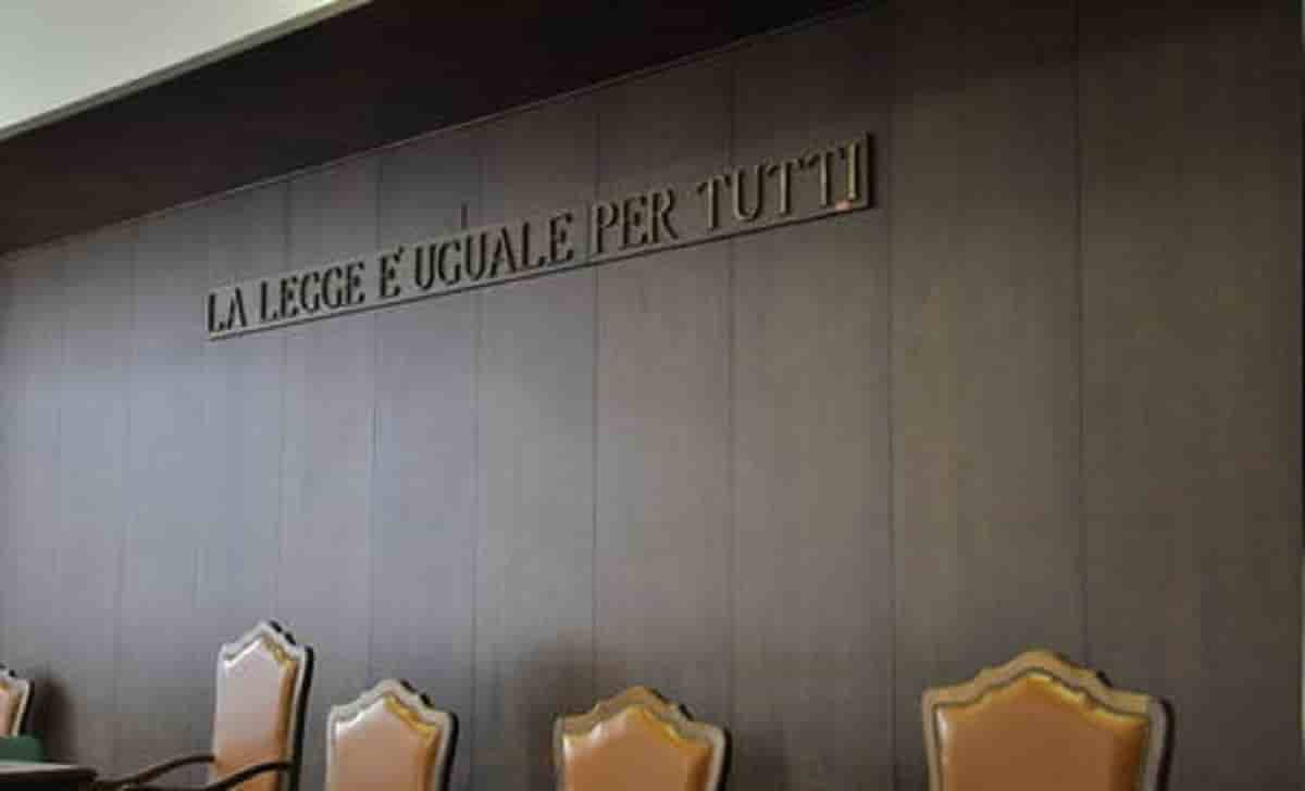 Autocertificazione falsa, giovane assolto a Milano. Il giudice: "Nessuna legge prevede obbligo di dire la verità"