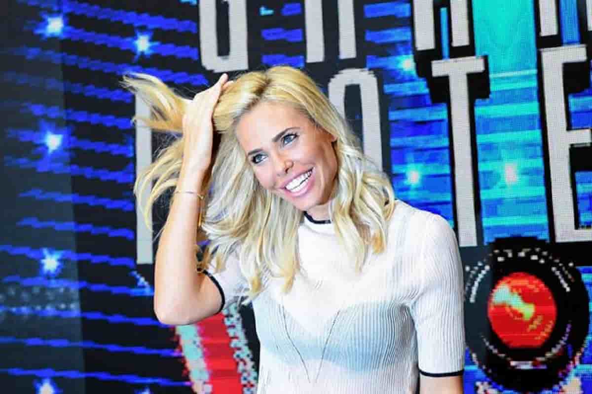 Ilary Blasi rifatta, ritocchino alle labbra e al seno: il servizio di Striscia la Notizia su lady Totti