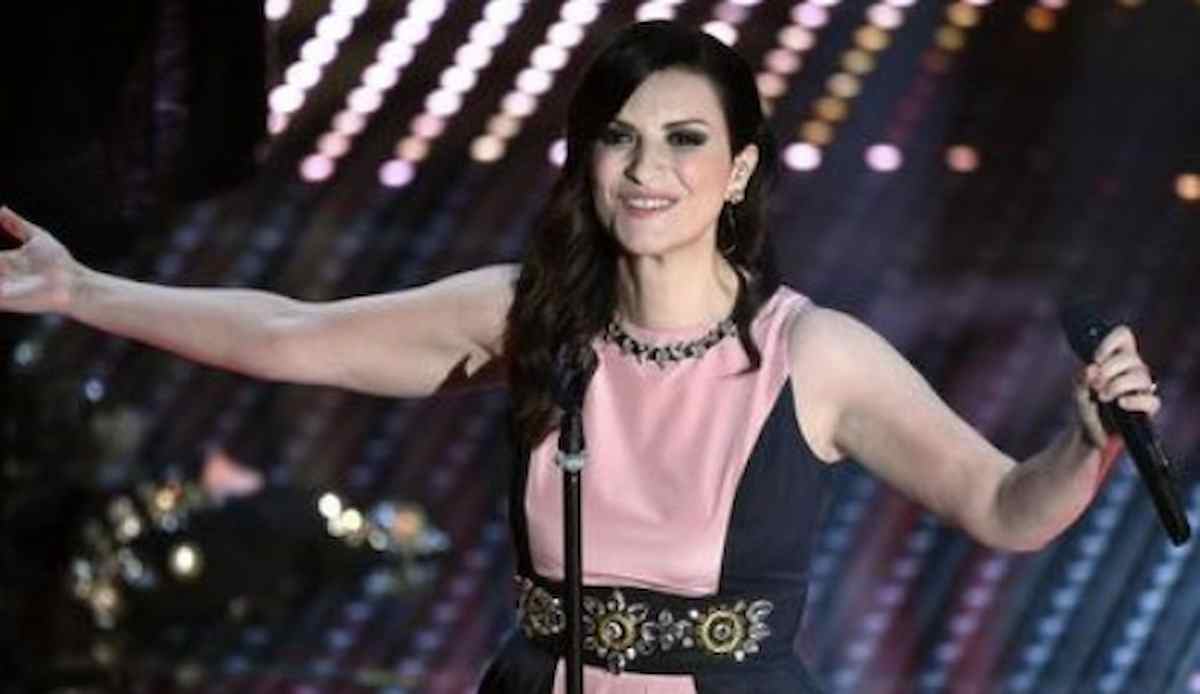 Laura Pausini chi è: Sanremo 2021, Golden Globes, fidanzato, figli, età, vita privata, carriera cantante