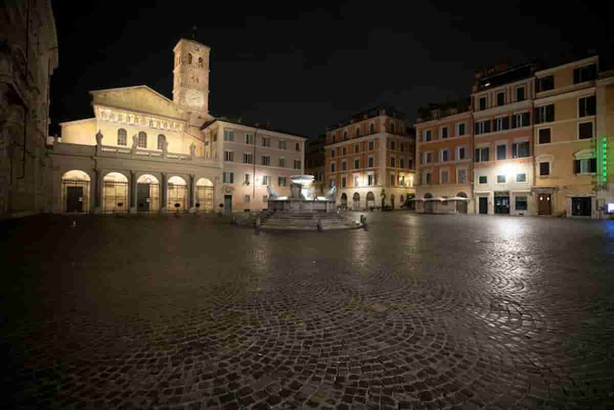 Zona week-end, prima e unica: spostarsi di meno. Se non lo facciamo da soli...