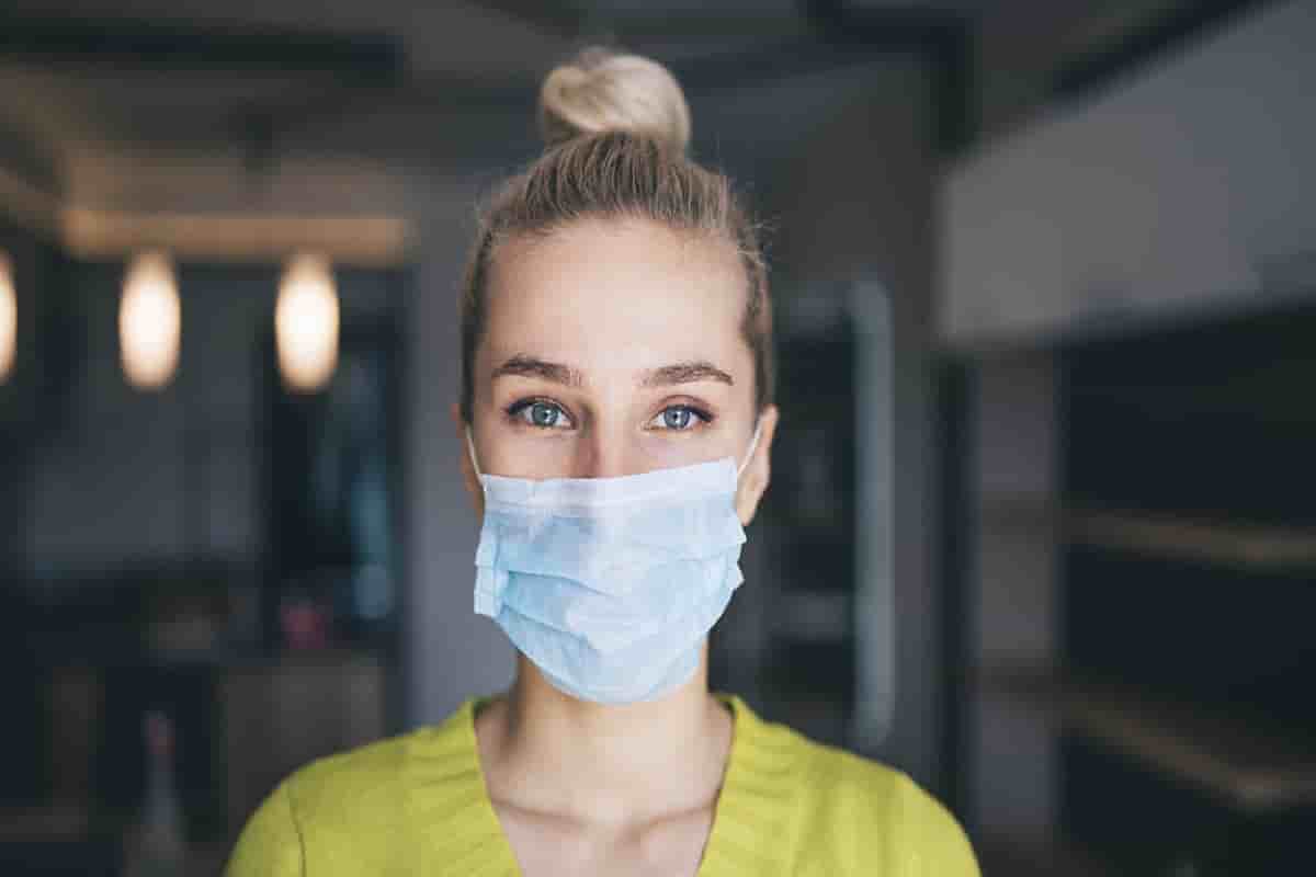 Mascherine, nel 2021 gli italiani hanno speso 164 milioni di euro in farmacia per i dispositivi di sicurezza