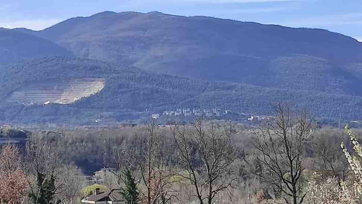 Molise, caccia ai frammenti del meteorite caduto a Sant'Agapito (Isernia)