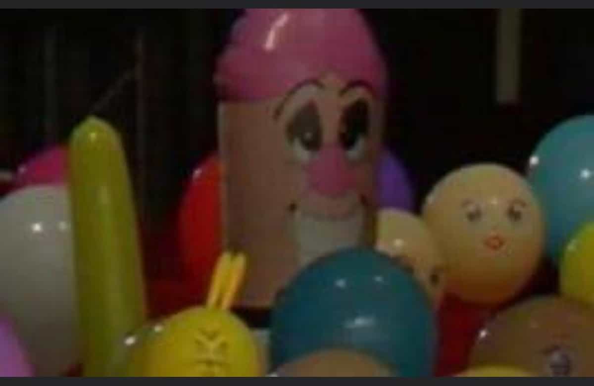 Palloncino a forma di pene a Sanremo: Fiorello ci scherza su, cita Gigi Proietti e la battuta del...Cazzola