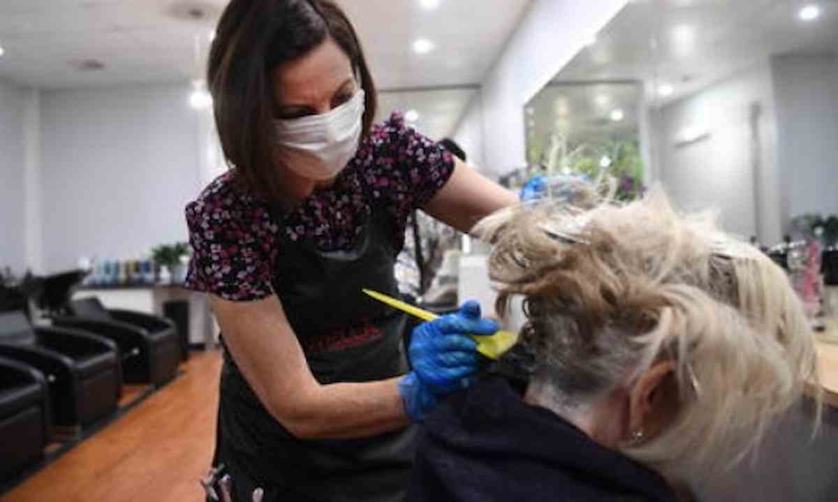 Lazio in zona arancione dal 29 marzo? Cosa si può fare nella settimana prima Pasqua: parrucchieri, centri estetici...