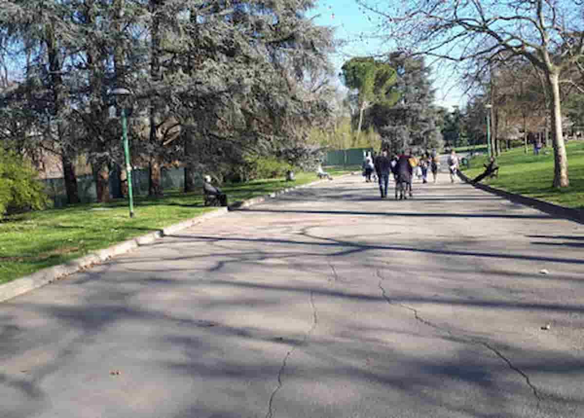Bologna positiva viola l'isolamento passeggiata