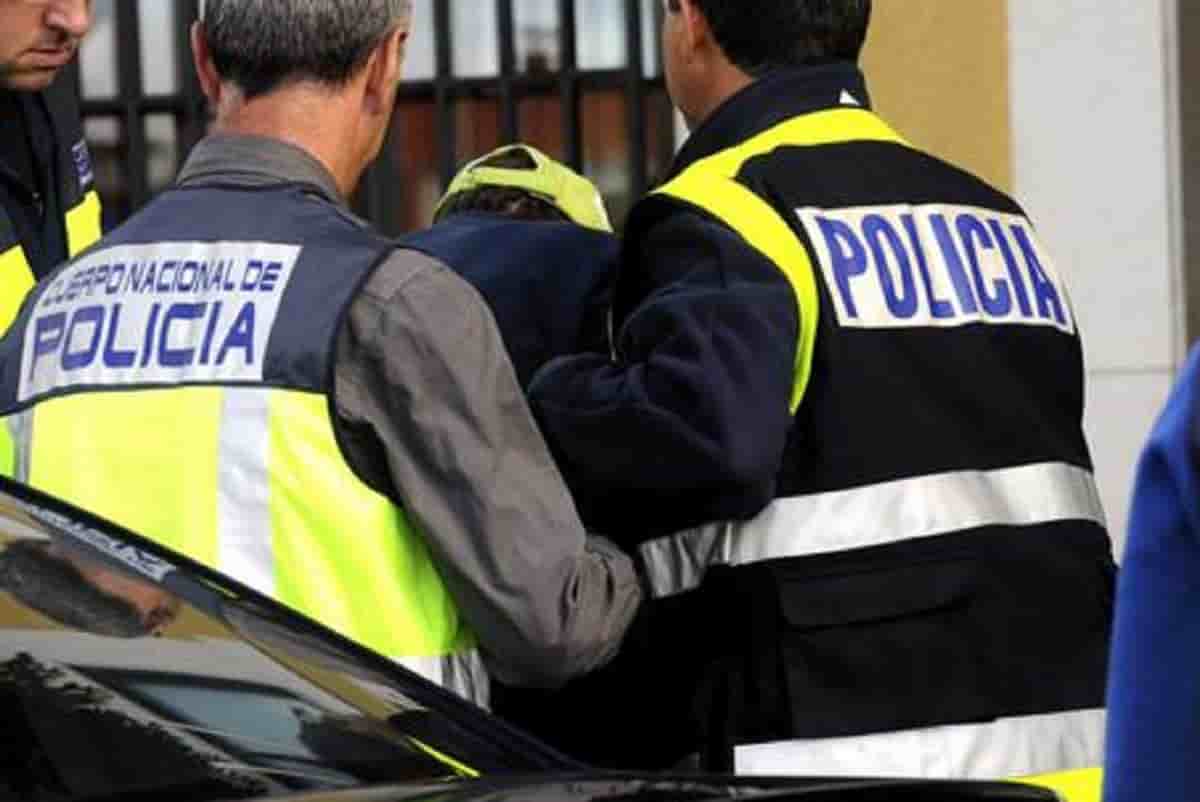 Spagna, arrestate sette persone: hanno torturato un 30enne con disturbi di apprendimento
