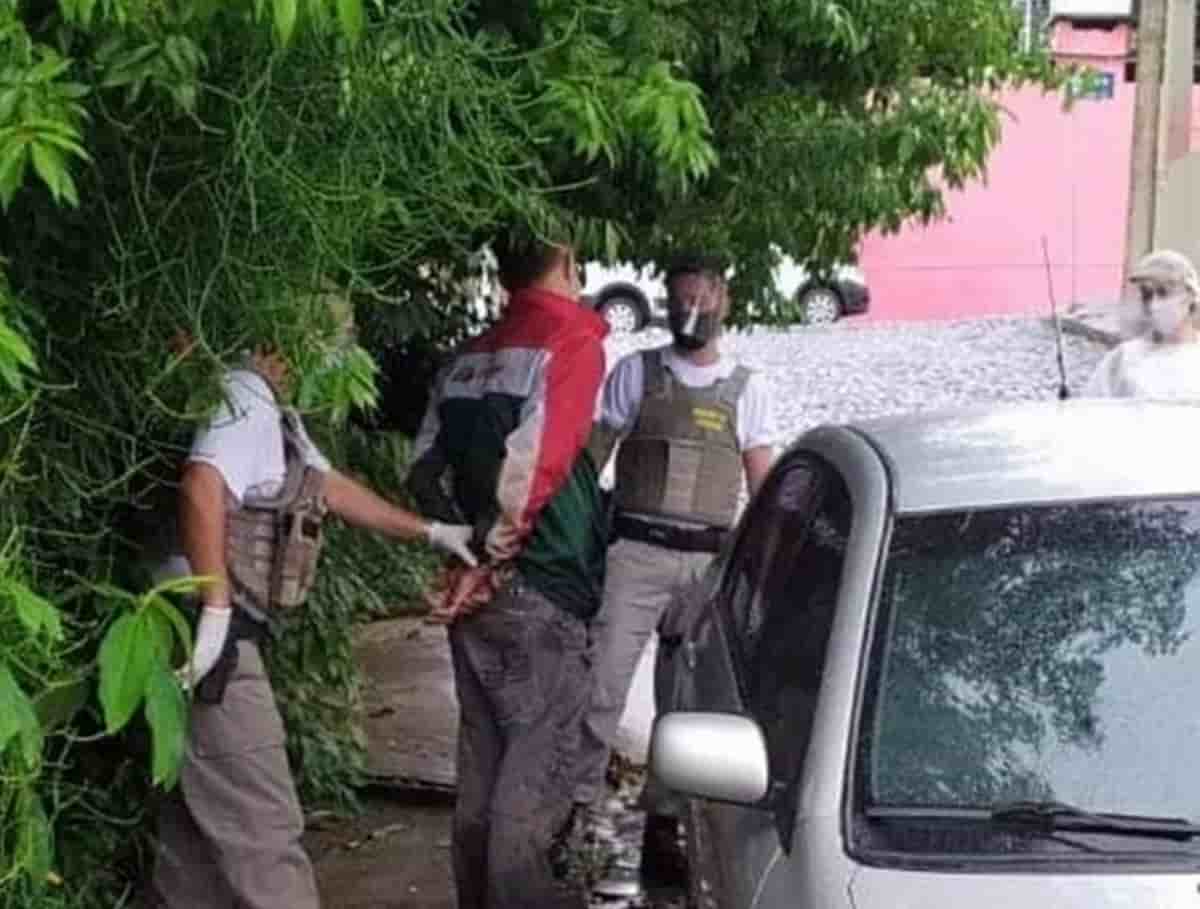 Positivo evade quarantena, si sputa sulle mani e poi tocca le maniglie delle auto