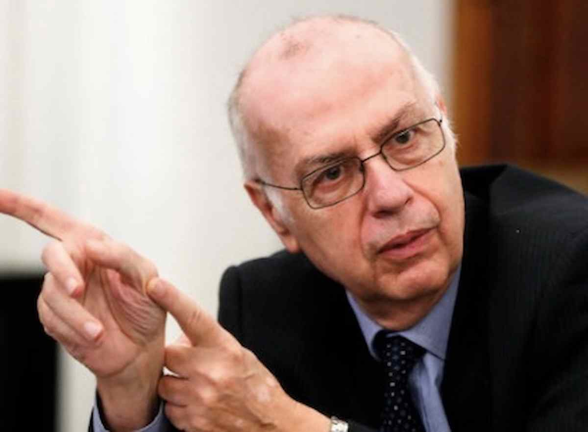 Rezza e la matematica: "Ritorno alla normalità tra 7-15 mesi con 240mila vaccinazioni giorno"