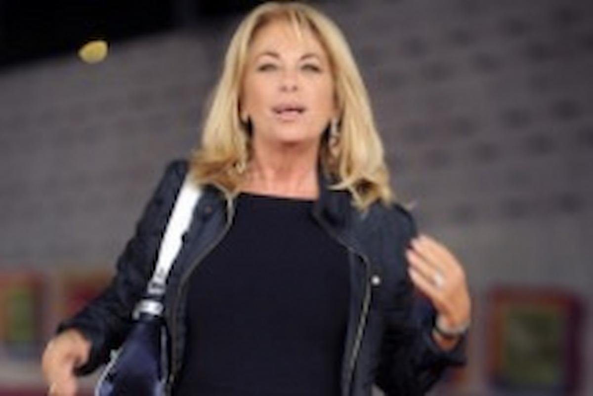 Rita Dalla Chiesa chi è: marito, figli, età, Fabrizio Frizzi, vita privata, carriera della conduttrice televisiva ospite Oggi è un altro giorno