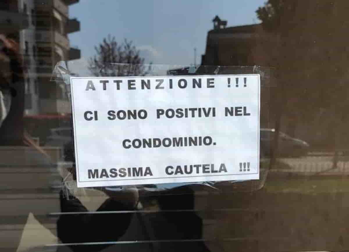 Rozzano, cartello nel condominio: "Attenzione, ci sono positivi". Covid apartheid dei vicini alle porte di Milano