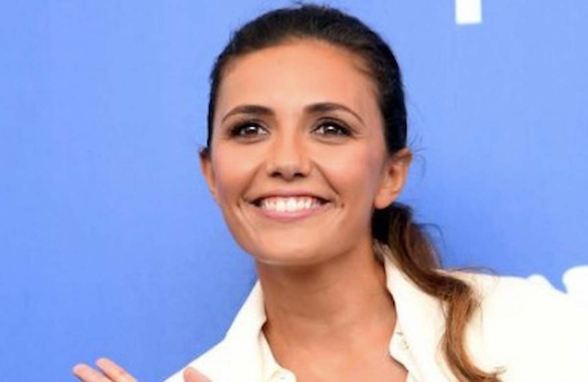Serena Rossi, il bacio a Montalbano (Luca Zingaretti) e la gelosia di Davide Devenuto: “Mi ha fatto venire la bronchite, faceva freddo cane!"
