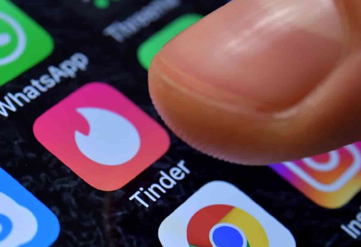 Tinder, 1000 tamponi per 500 coppie che si sono conosciute sulla piattaforma per stimolare gli appuntamenti