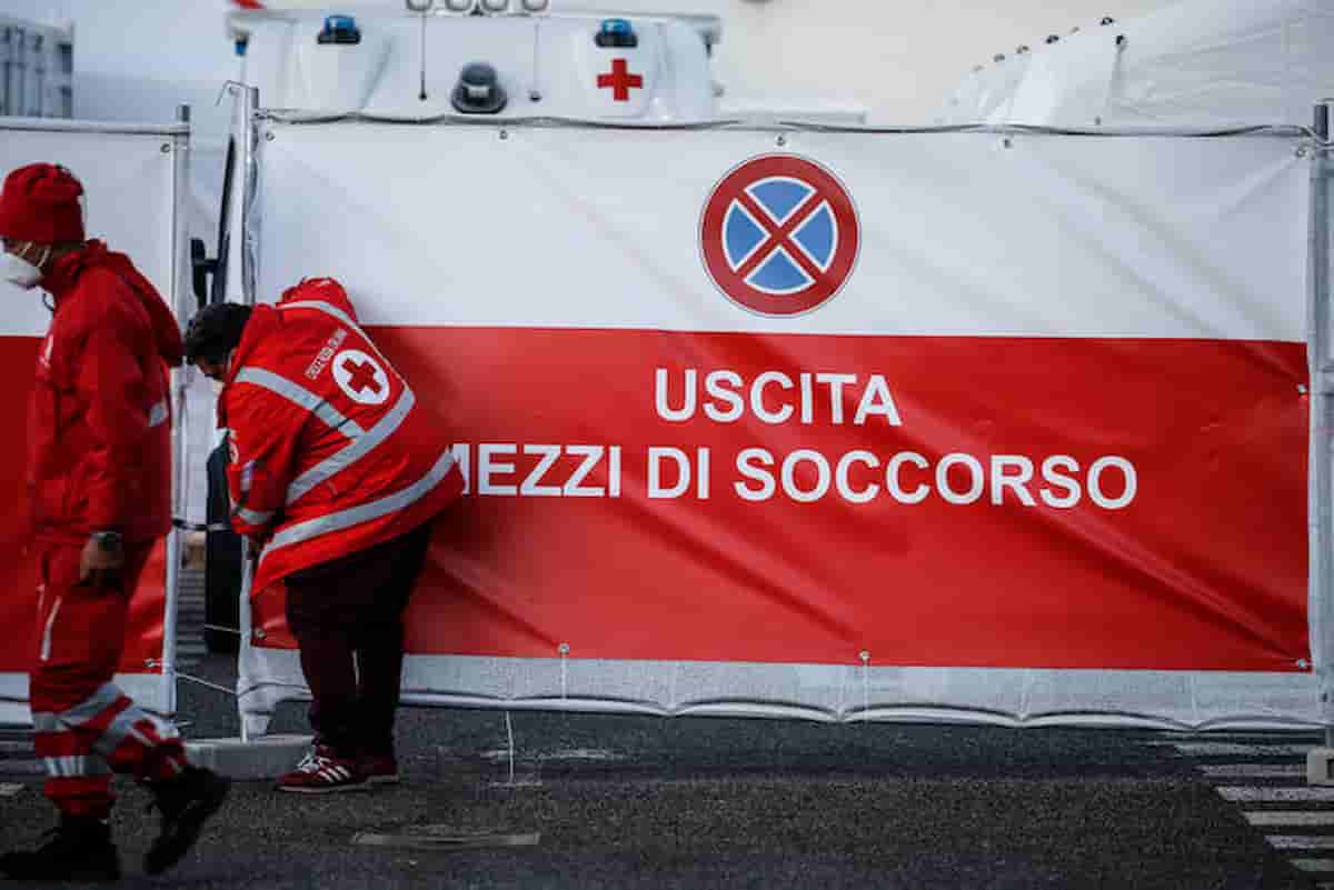 Vaccino dosi avanzate (Astrazeneca), in lista per categorie: saranno chiamati, inutile la ronda davanti ai centri