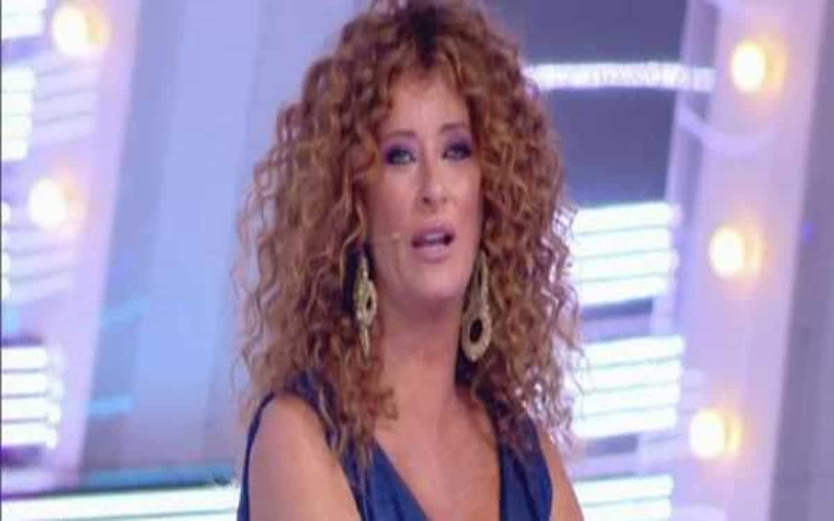 Isola dei Famosi, Valentina Persia in lacrime: "Ho avuto una brutta depressione post partum"
