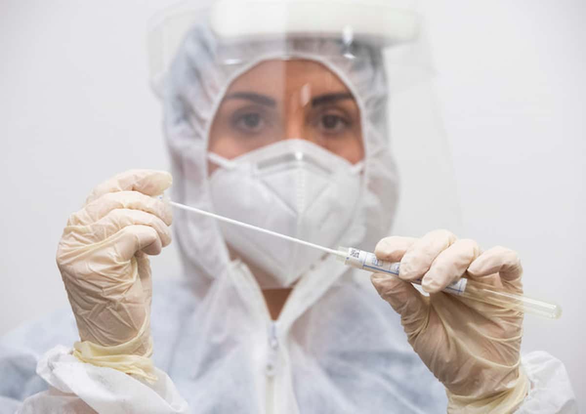 Covid, altra nuova variante rilevata nel Regno Unito