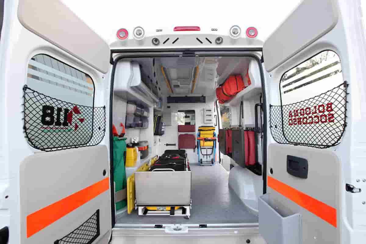 Bologna precipita quinto piano