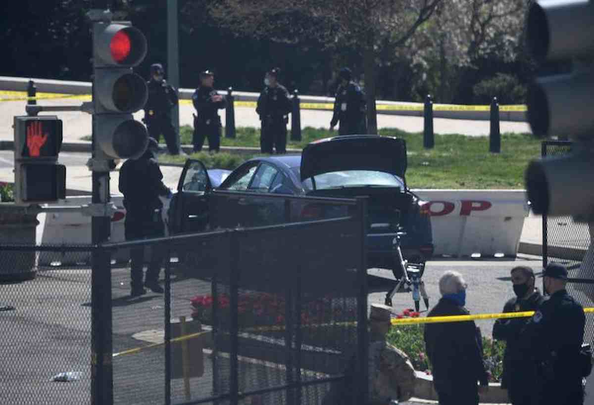 Capitol Hill, VIDEO assalto e identikit dell'aggressore. Un poliziotto morto, l'altro non in pericolo