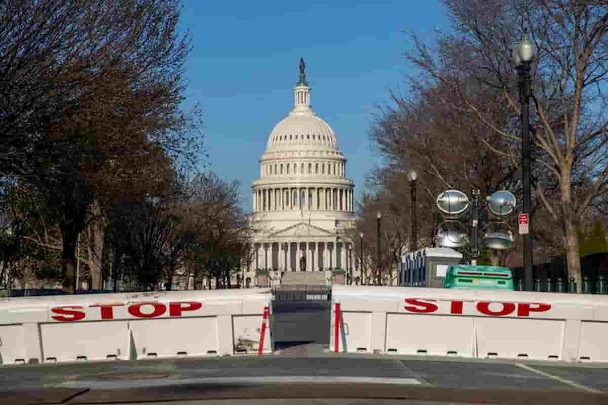 Capitol Hill, auto contro la polizia al Congresso Usa a Washington: due agenti feriti