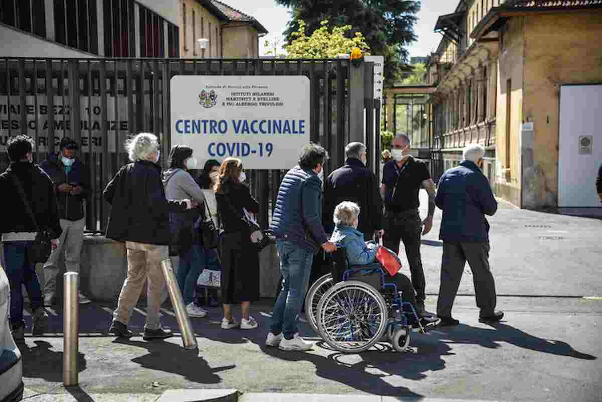 centro vaccinale, foto ansa