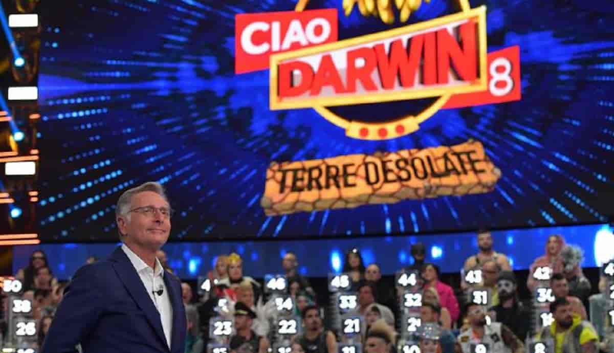 Ciao Darwin questa sera Web contro Tv: Madre Natura non c'è, ma c'è Padre Natura