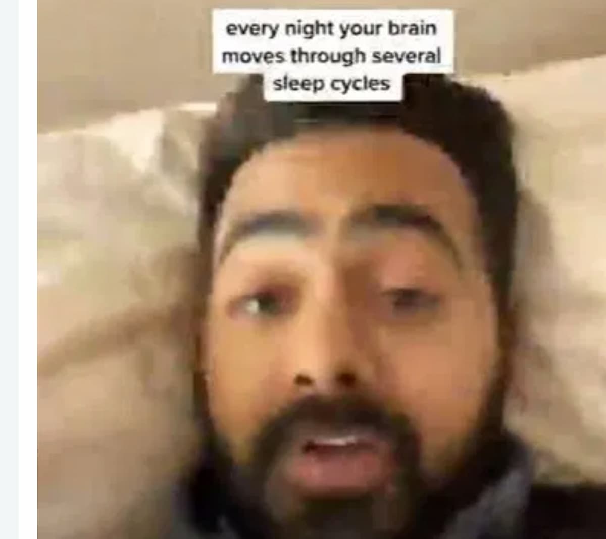 TikTok, l'orario esatto in cui andare a dormire per svegliarsi riposati: il video del medico Karan Raj