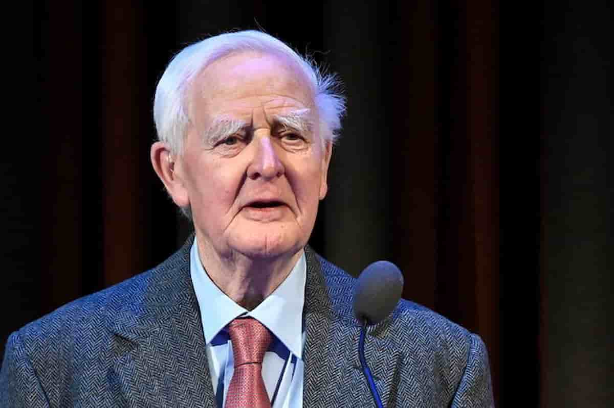 John Le Carré chiese la cittadinanza irlandese dopo la Brexit: "Morto da europeo"