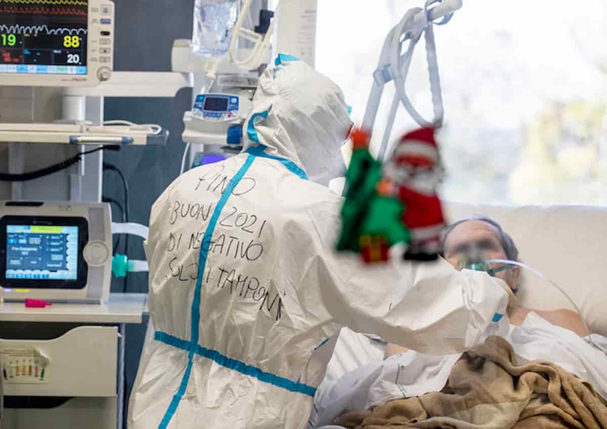 Long Covid, rischio ricadute per tutte le età dopo un ricovero per coronavirus: problemi respiratori, diabete...