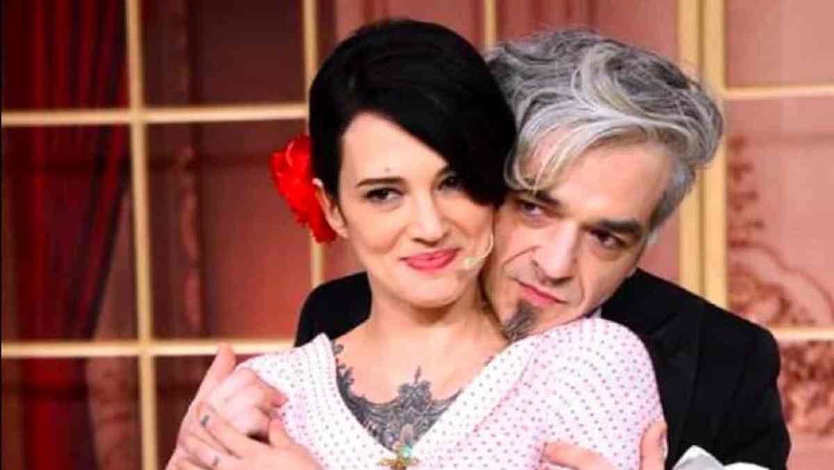 Morgan e Asia Argento su Clubhouse: i gossip sulle palle di Sgarbi e Sylvester Stallone