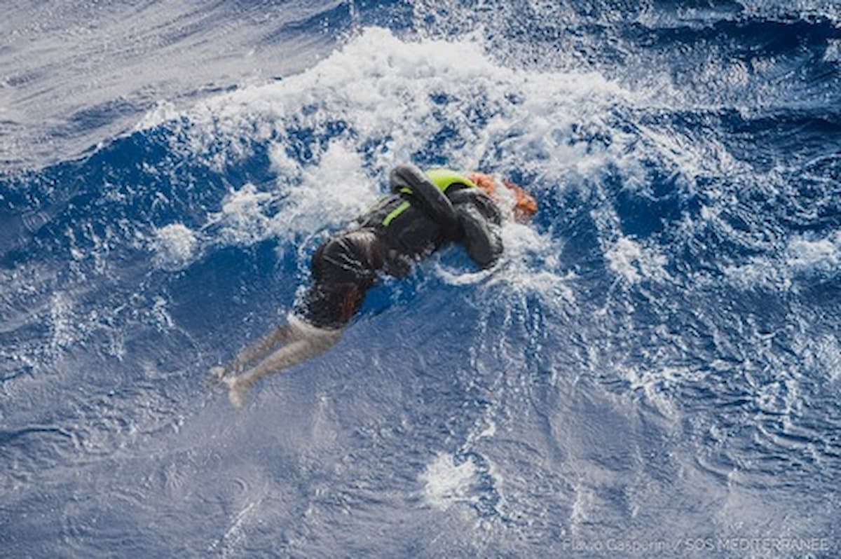 130 morti nel mar di Libia galleggiano su una Europa cinica e indifferente, fra Putin e Erdogan Salvini una comparsa