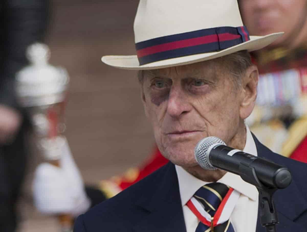 Principe Filippo, il ricordo di Carlo: "Un padre difficile ma sempre presente per la mamma"