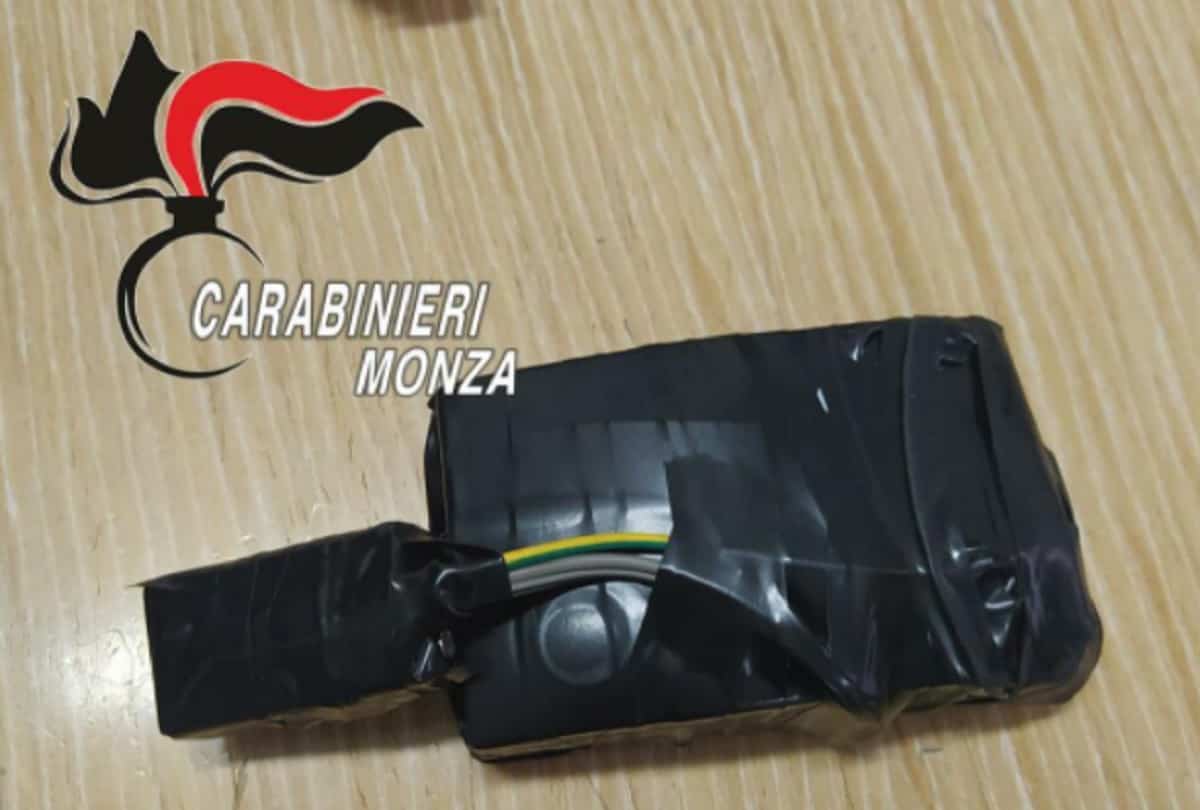 Cesano Maderno, rapina al compro oro con finta bomba: commessa chiama il marito carabiniere