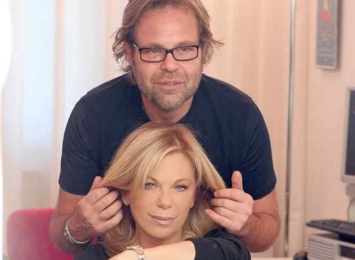 Stefano Bongarzone è morto: l'hairstylist della tv aveva 55 anni. Rita Dalla Chiesa: "Rimarrai nell'anima"