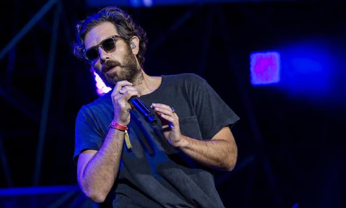 Tommaso Paradiso chi è, fidanzata, vita privata, TheGiornalisti, Instagram del cantante ospite di Pio e Amedeo