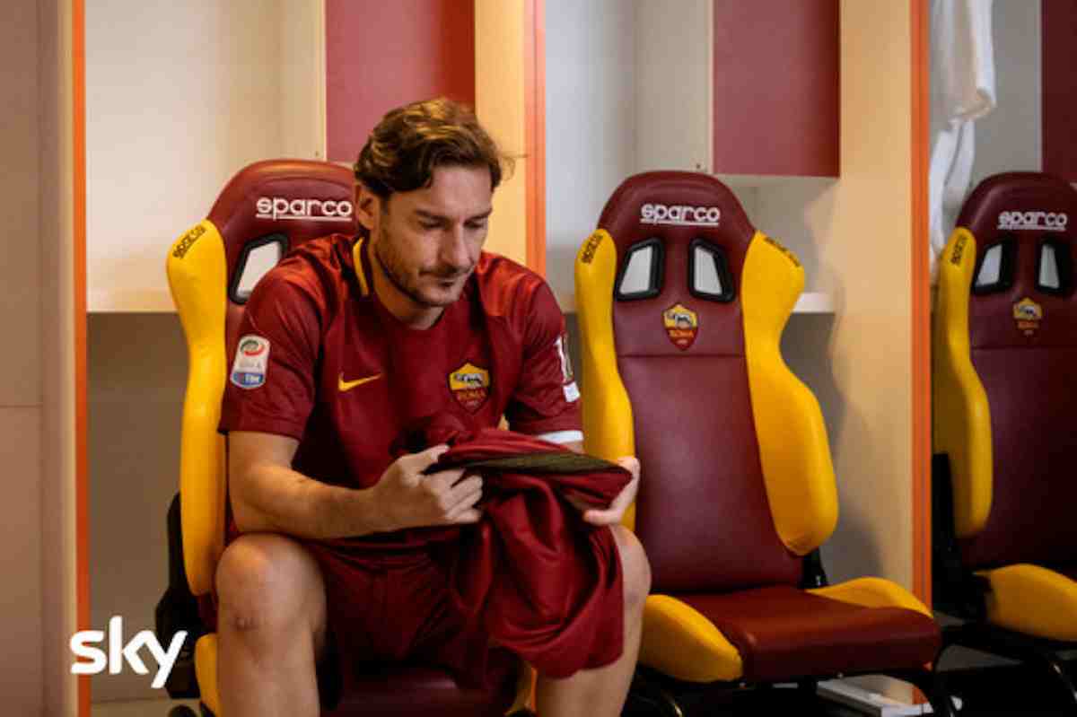 Speravo de morì prima, nel finale di stagione il vero Totti scende in campo al posto di Pietro Castellitto