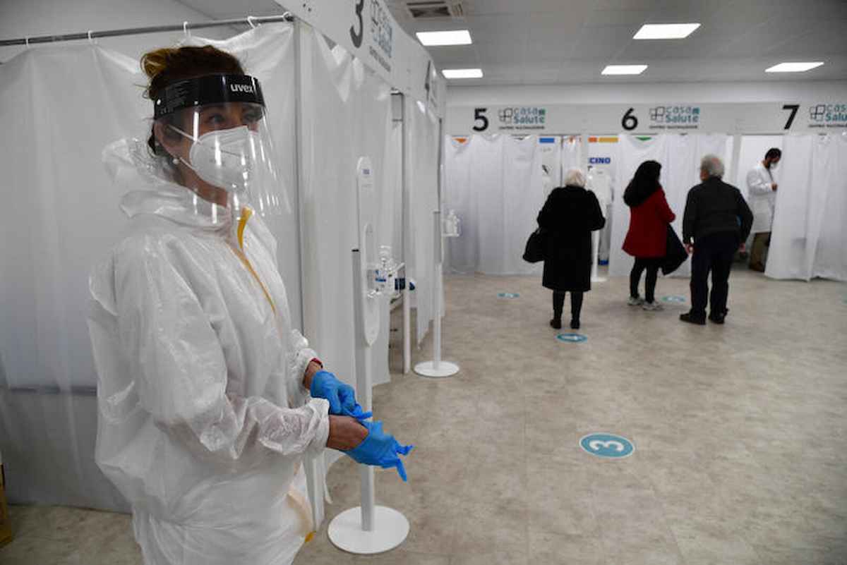 Vaccini, ieri il record di 347.279 dosi somministrate. Sono l'83,8% di quelle consegnate