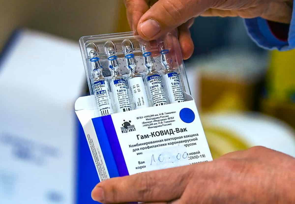 Vaccino Sputnik, Ue: "Paesi possono comprarlo in autonomia dalla Russia"