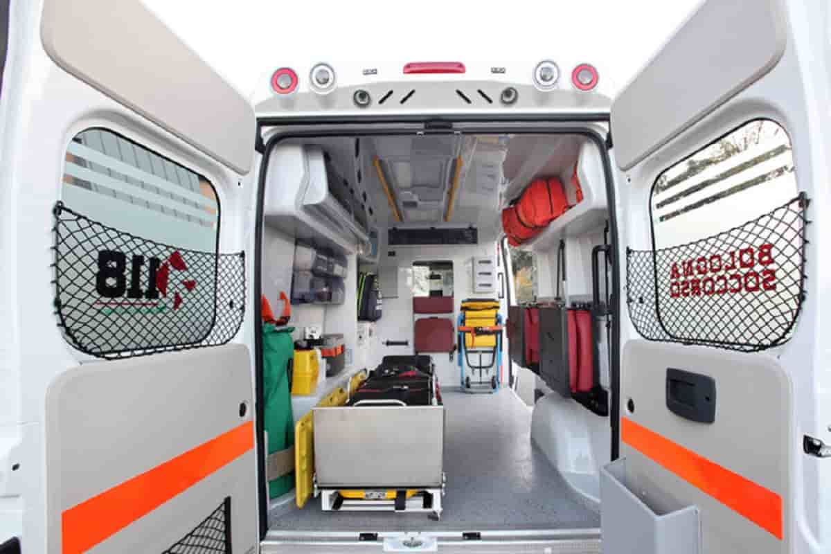 Formigine (Modena), finisce in strada per schivare gavettone durante matrimonio: 18enne muore investito