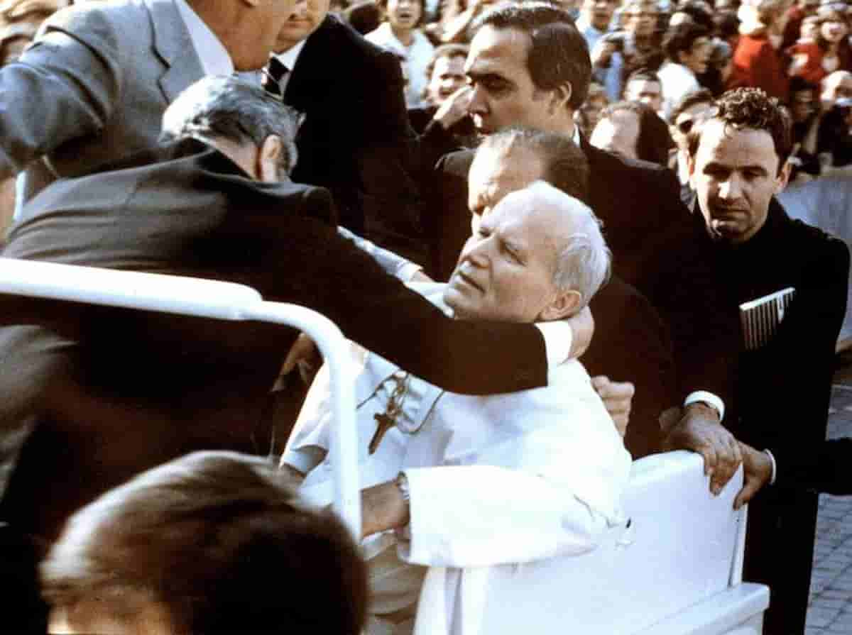 Attentato a Papa Giovanni Paolo II 40 anni fa: Alì Agca e tutti i misteri di quel 13 maggio 1981