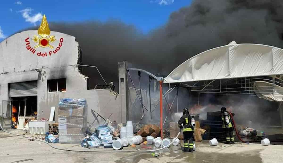 Cagliari incendio via Elmas